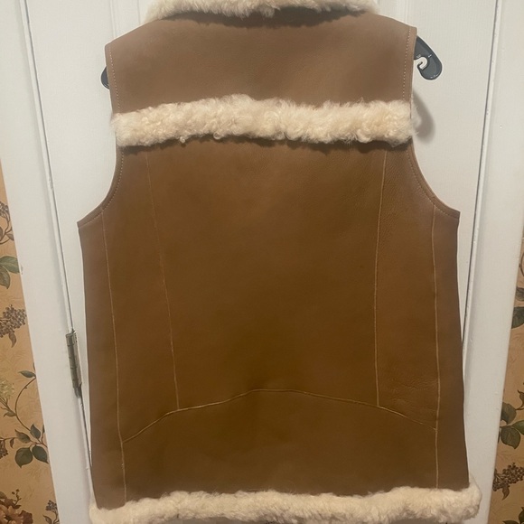 Coach Lamb leather/shearling natural/ivory reversible Vest. - Picture 3 of 16